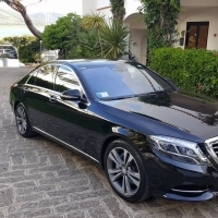 Luxury-class car for up to 4 people